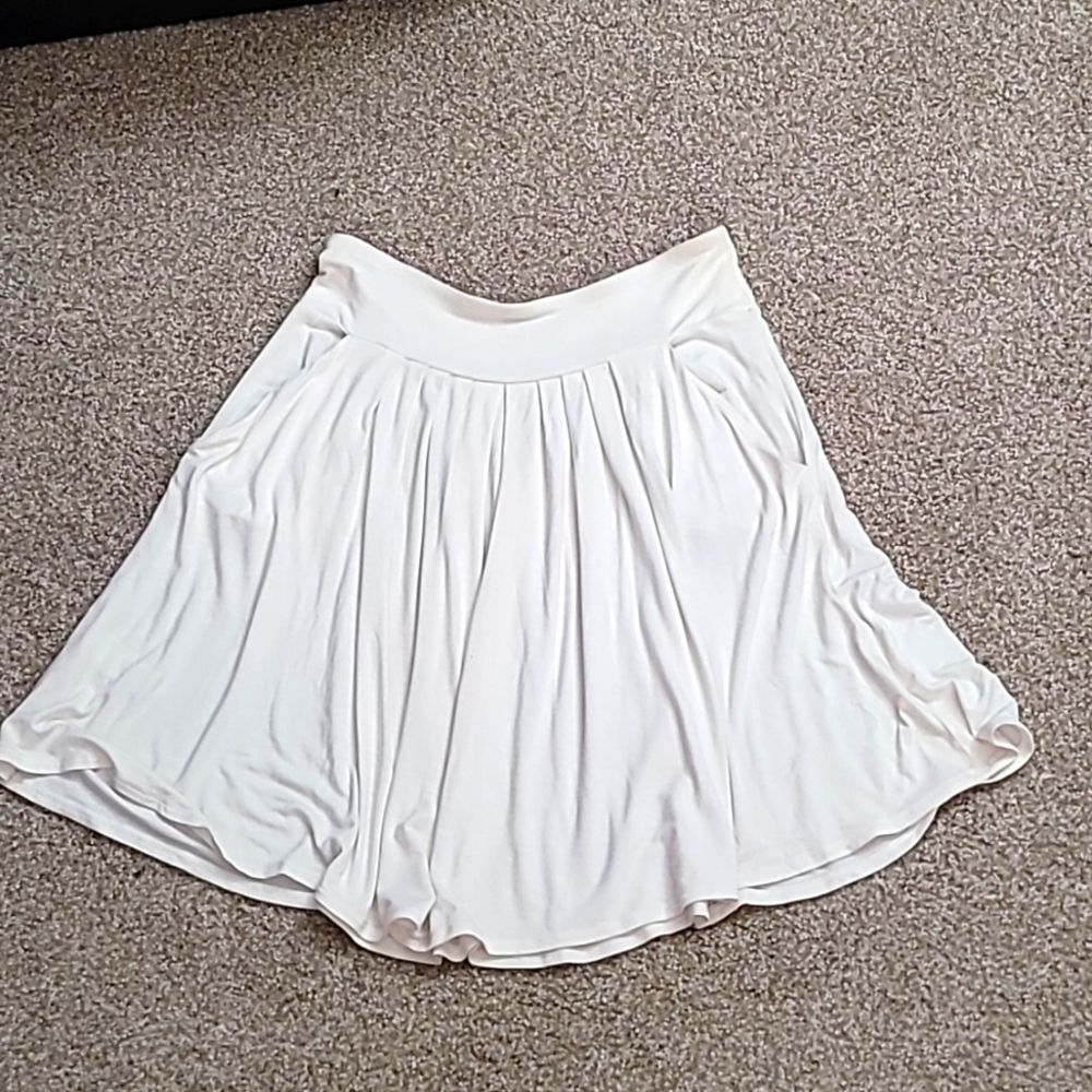 BCBGMAXAZRIA White Pleated skirt with pockets